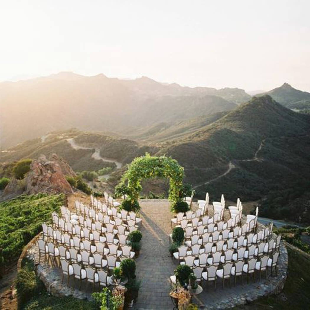 Ceremonia de matrimonio cristiano de lujo en una hacienda privada de la Sabana de Bogotá.