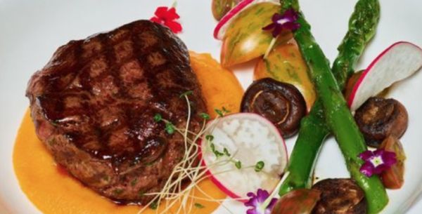 Operación masiva y de lujo en la planta de Catering Bogotá de Rocha’s Luxury Catering Experience SAS.