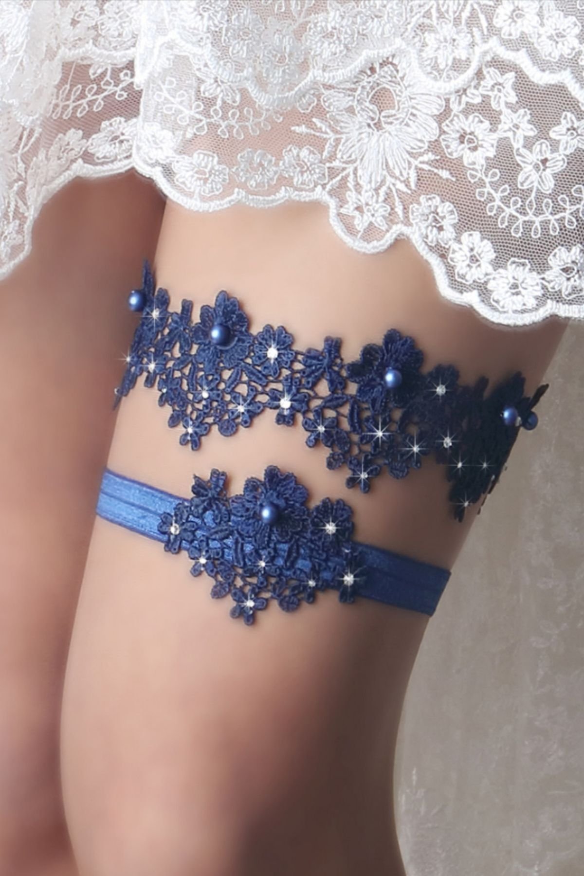 Novia en una hacienda de la Sabana de Bogotá integrando tradiciones de boda clásicas y modernas, mostrando su hermosa liga