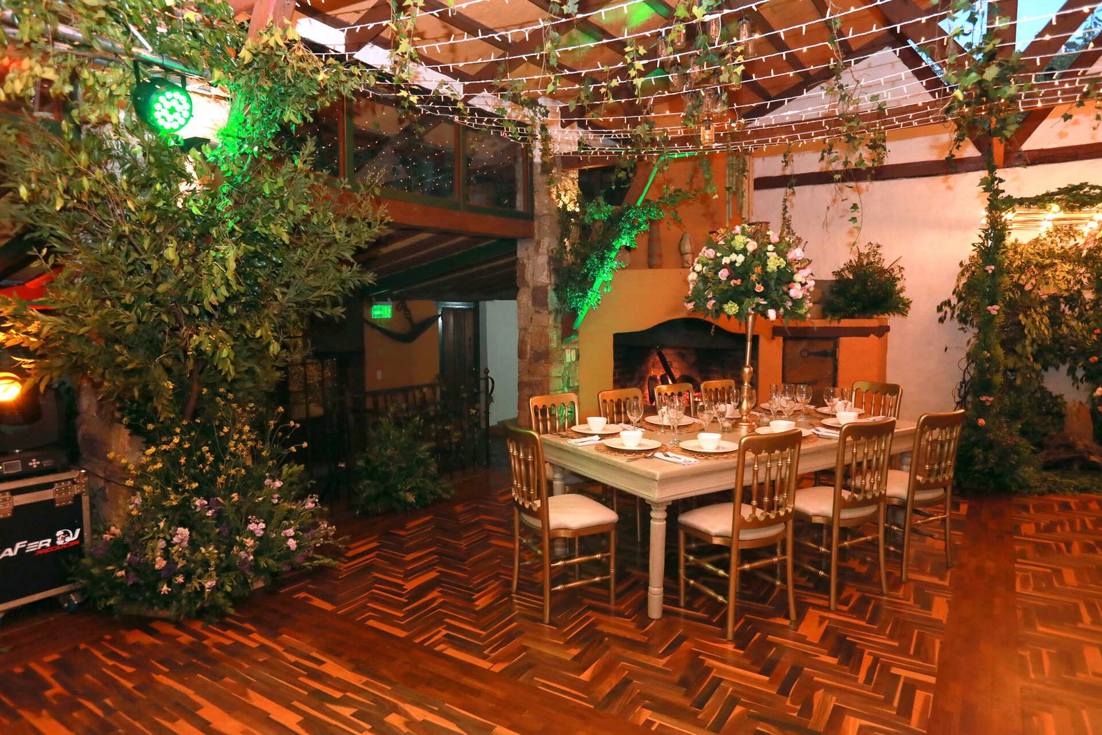 15 años campestres en la Sabana de Bogotá con decoración orgánica y catering de lujo.